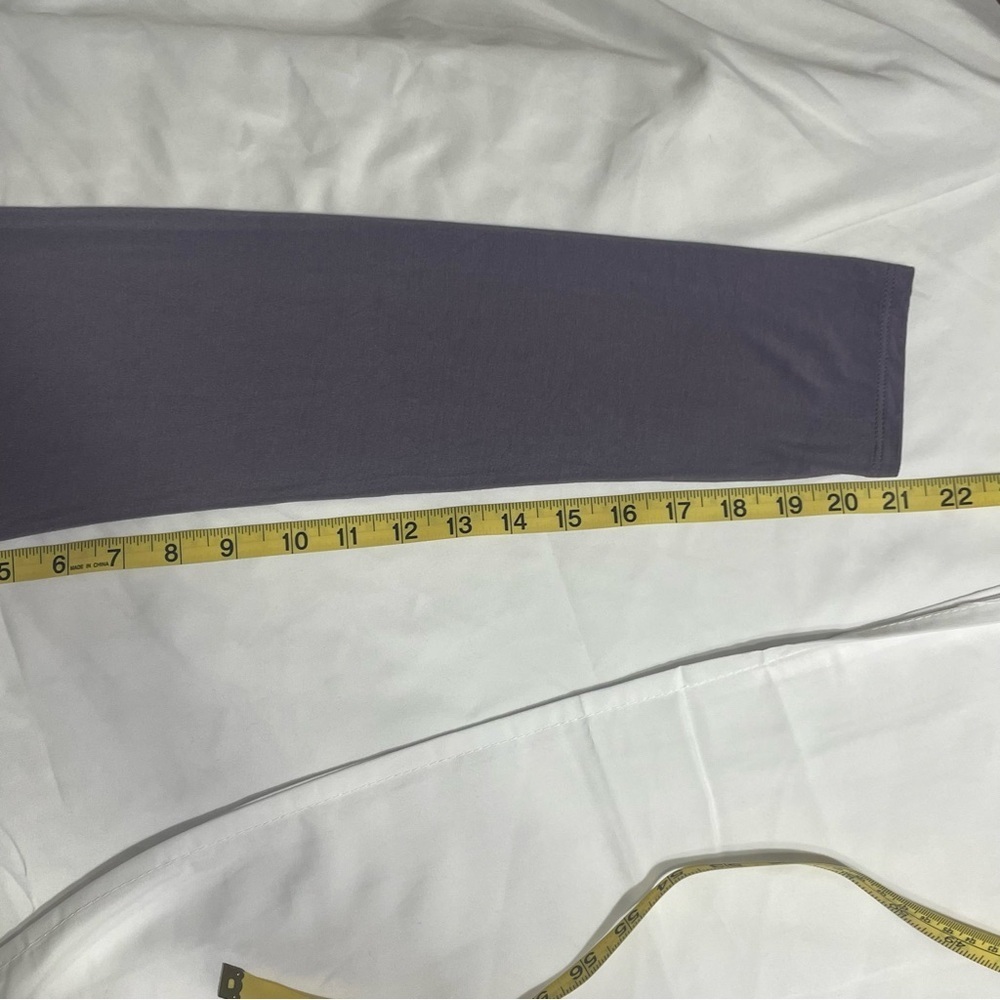 Under Armour Women's Long Sleeve Top in Lavender with Back Cutout - Picture 12 of 13